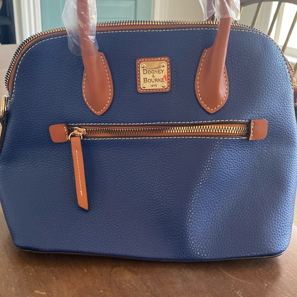 Navy blue Dooney and Bourke purse!
